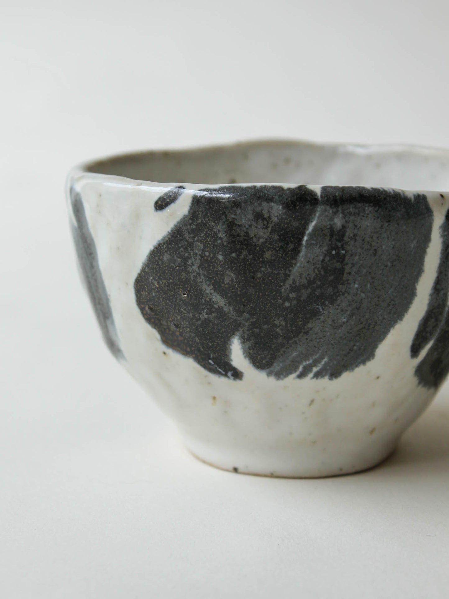 Brushstroke Anthracite Medium Pinch Bowl 2