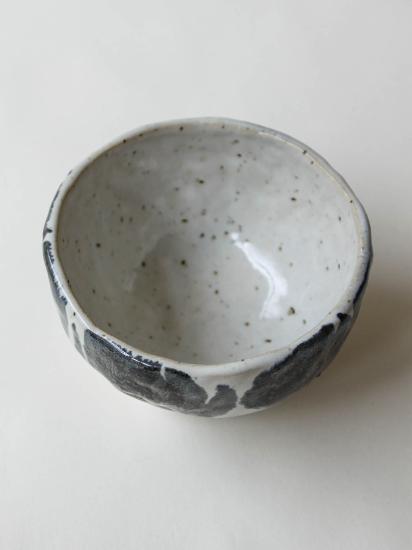 Brushstroke Anthracite Medium Pinch Bowl 2