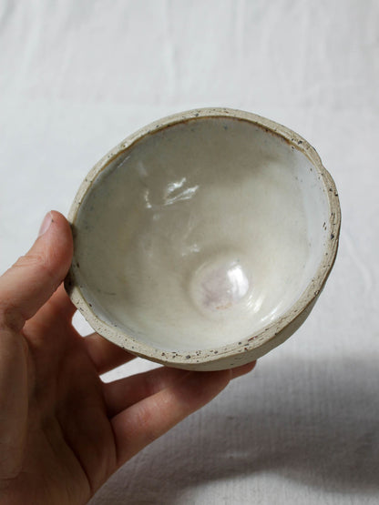 Small Pinch Bowl with Foot in Glossy White/Cream