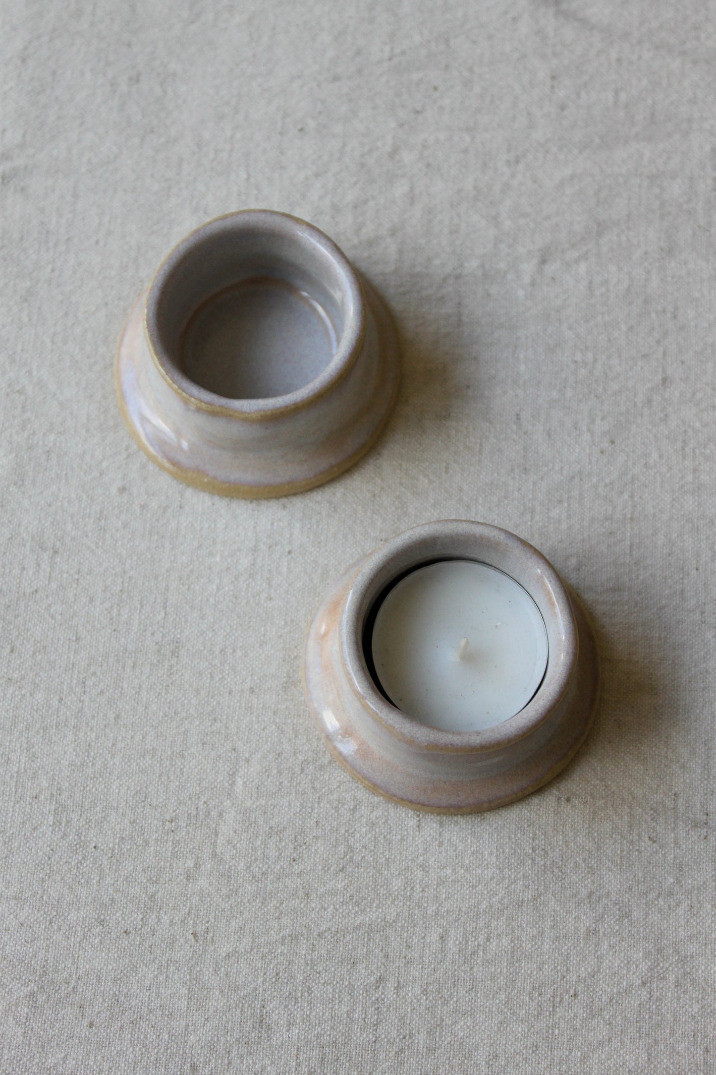 Sonder-Edition: Teelichthalter aus Keramik in Opal-Lila Glasur