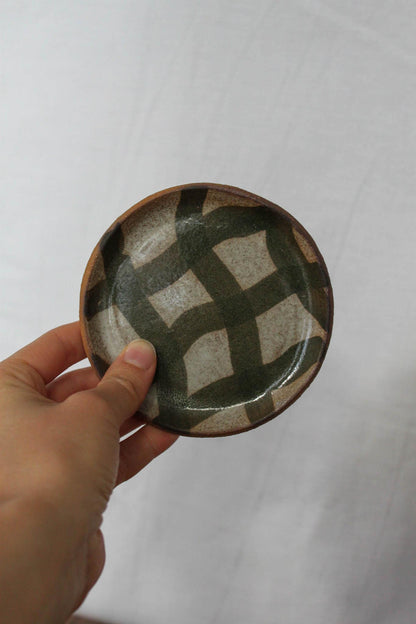 Small Wobbly Gingham Plate